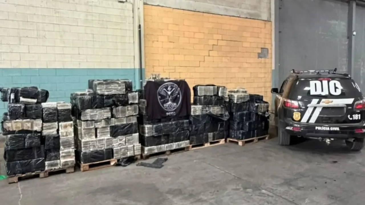 Maior apreensão de cocaína da história de Santa Catarina passa de 4,4 toneladas e termina com seis presos