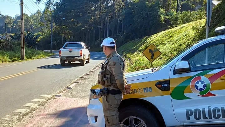 Polícia Rodoviária reforça fiscalização nas estradas de Santa Catarina durante o feriadão de Finados