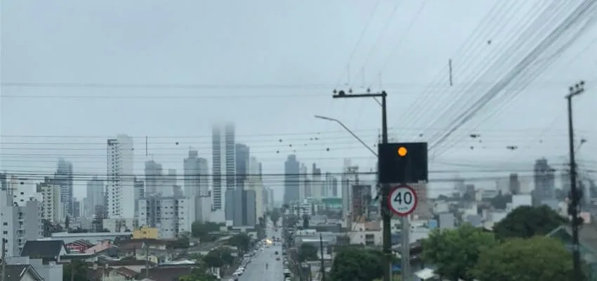 Rua Condá recebe lombadas eletrônicas e redutores físicos são removidos