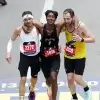 Brasileiro vira manchete por ato de empatia na Maratona de Boston