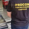 Procon apreende produtos vencidos em fiscalização
